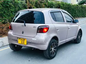 Toyota Vitz 2005 Silver