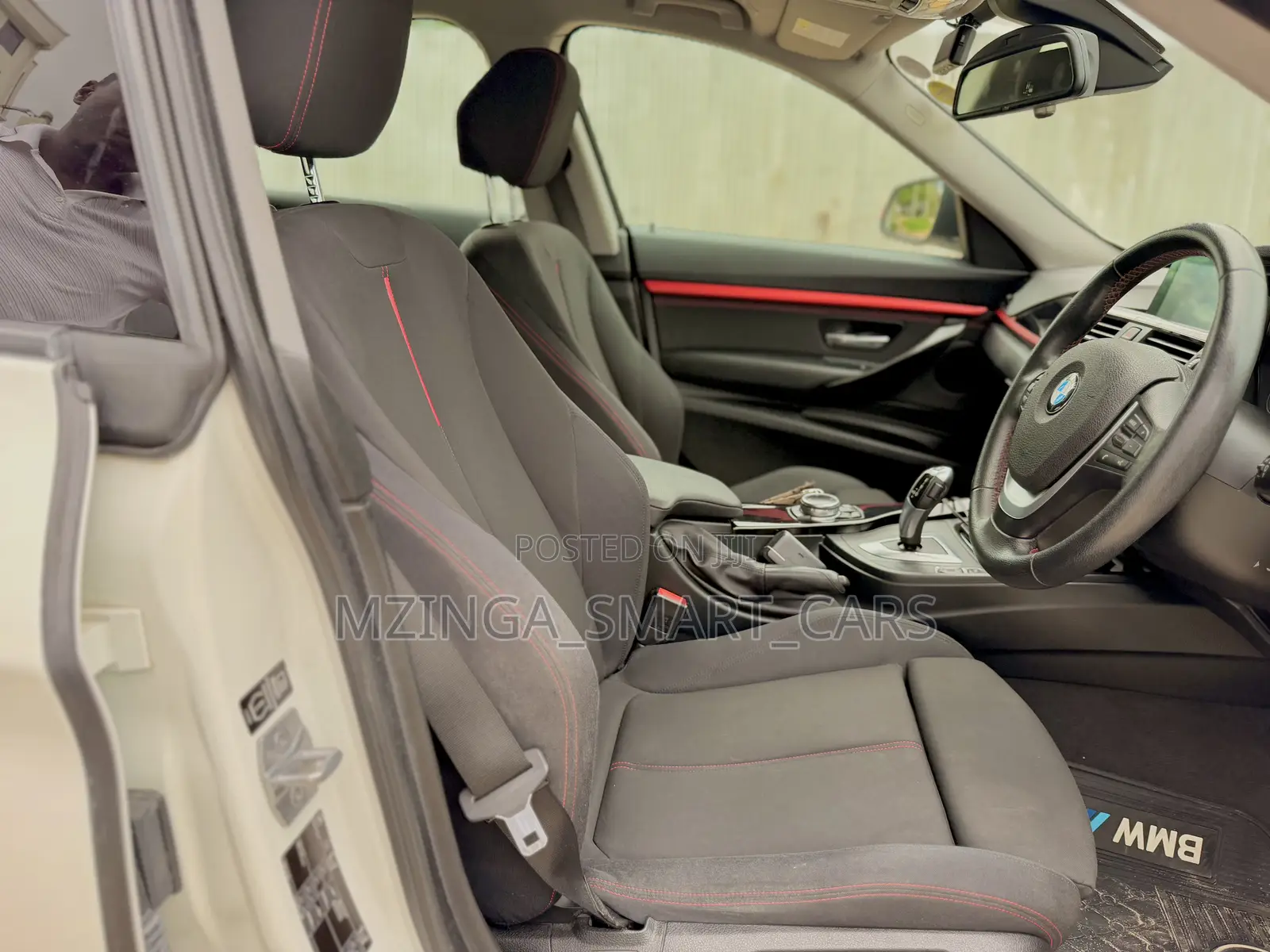 BMW 320i Sedan RWD 2014 White
