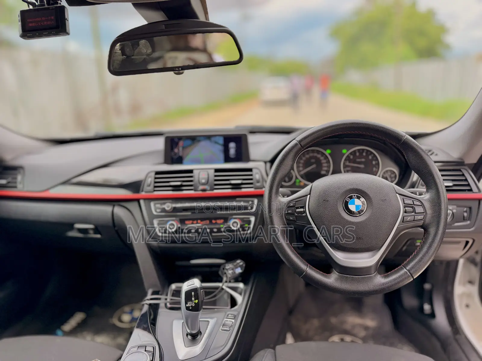 BMW 320i Sedan RWD 2014 White