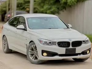 BMW 320i Sedan RWD 2014 White