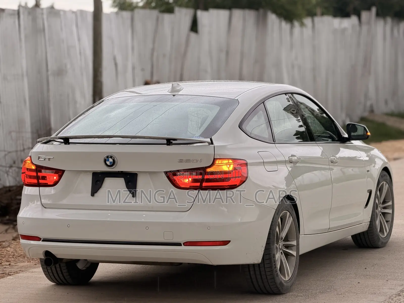 BMW 320i Sedan RWD 2014 White