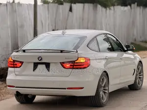 BMW 320i Sedan RWD 2014 White