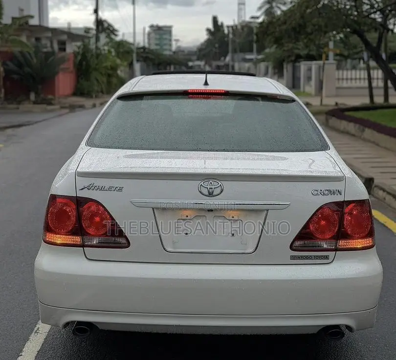 Toyota Crown 2006 White