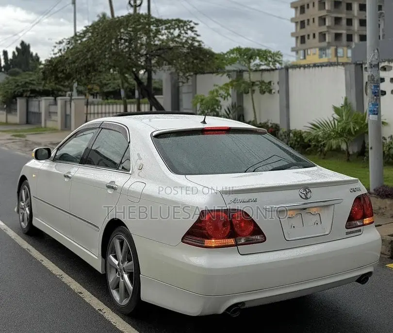 Toyota Crown 2006 White