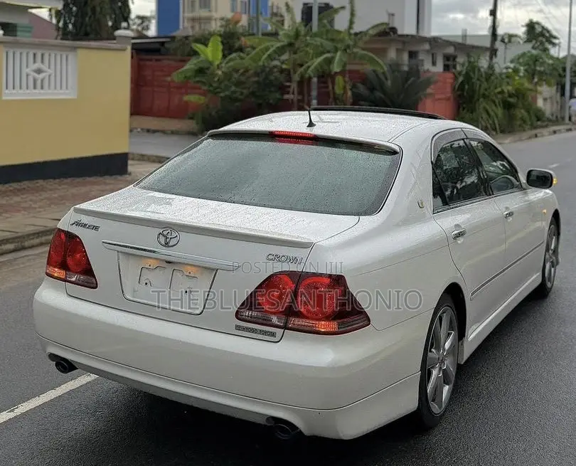 Toyota Crown 2006 White