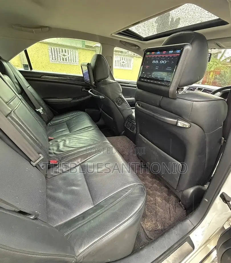 Toyota Crown 2006 White
