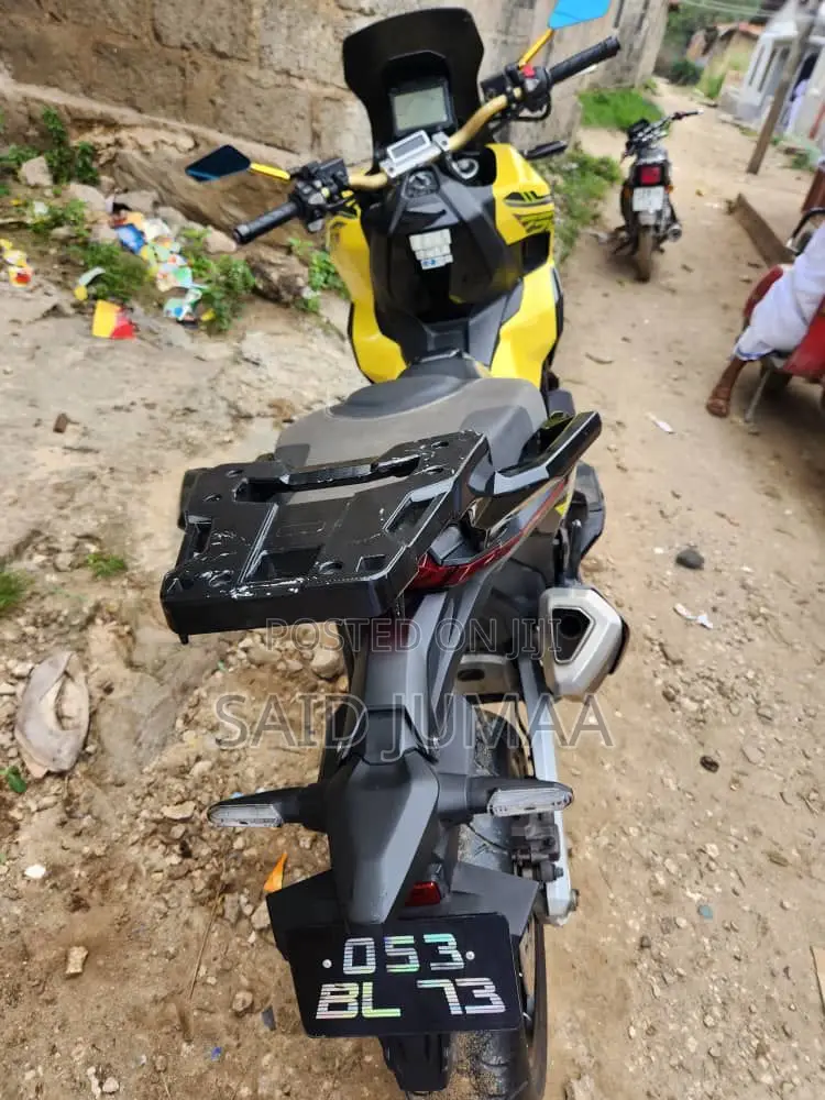 Honda 2025 Yellow