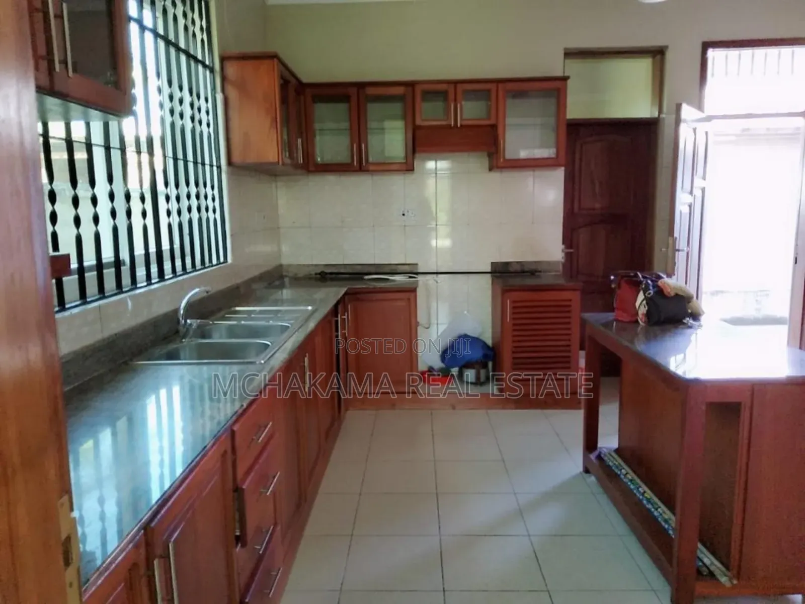 4bdrm Block of Flats in Mchakama Real Estate, Mbweni for sale
