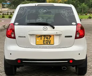 Mazda Verisa 2006