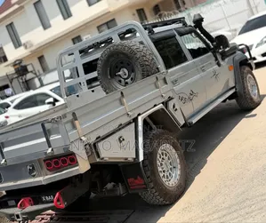 Toyota Land Cruiser 2023 Silver