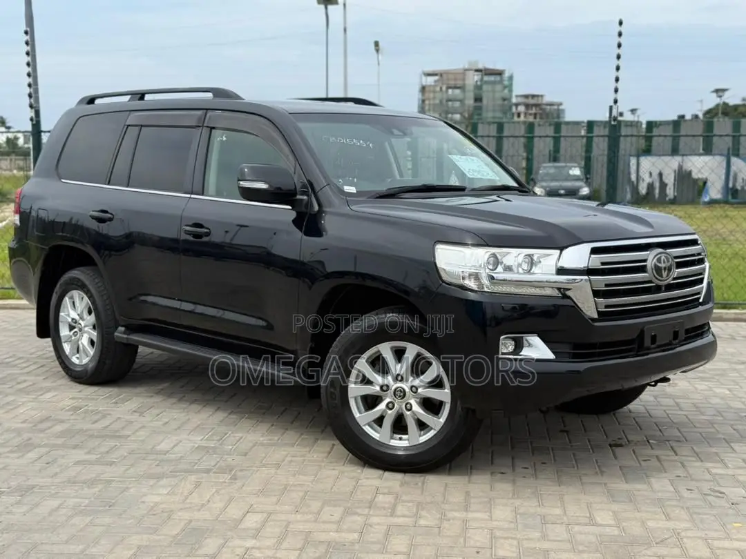 Toyota Land Cruiser 4.6 V8 GXR 2017 Black