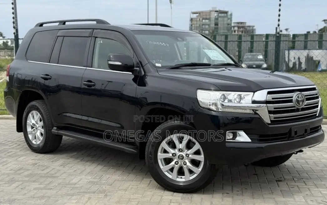 Toyota Land Cruiser 4.6 V8 GXR 2017 Black