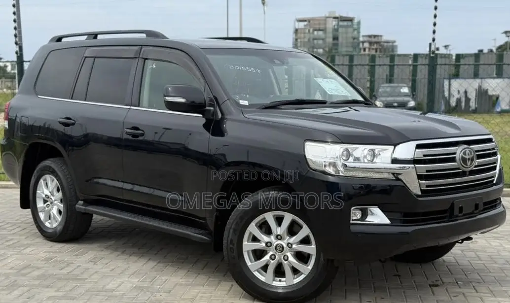 Toyota Land Cruiser 4.6 V8 GXR 2017 Black