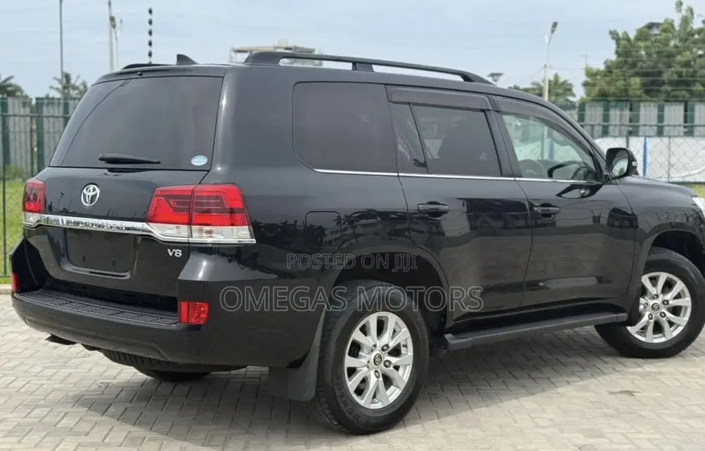 Toyota Land Cruiser 4.6 V8 GXR 2017 Black