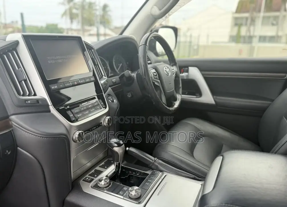 Toyota Land Cruiser 4.6 V8 GXR 2017 Black