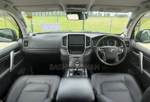 Toyota Land Cruiser 4.6 V8 AX 2017 Black