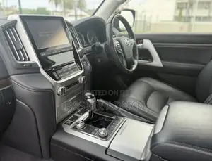 Toyota Land Cruiser 4.6 V8 AX 2017 Black