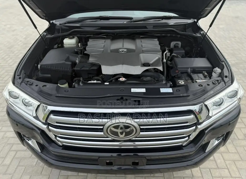 Toyota Land Cruiser 4.6 V8 AX 2017 Black
