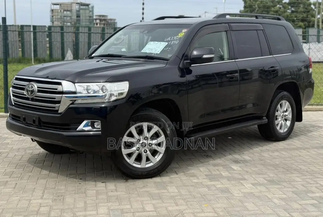 Toyota Land Cruiser 4.6 V8 AX 2017 Black