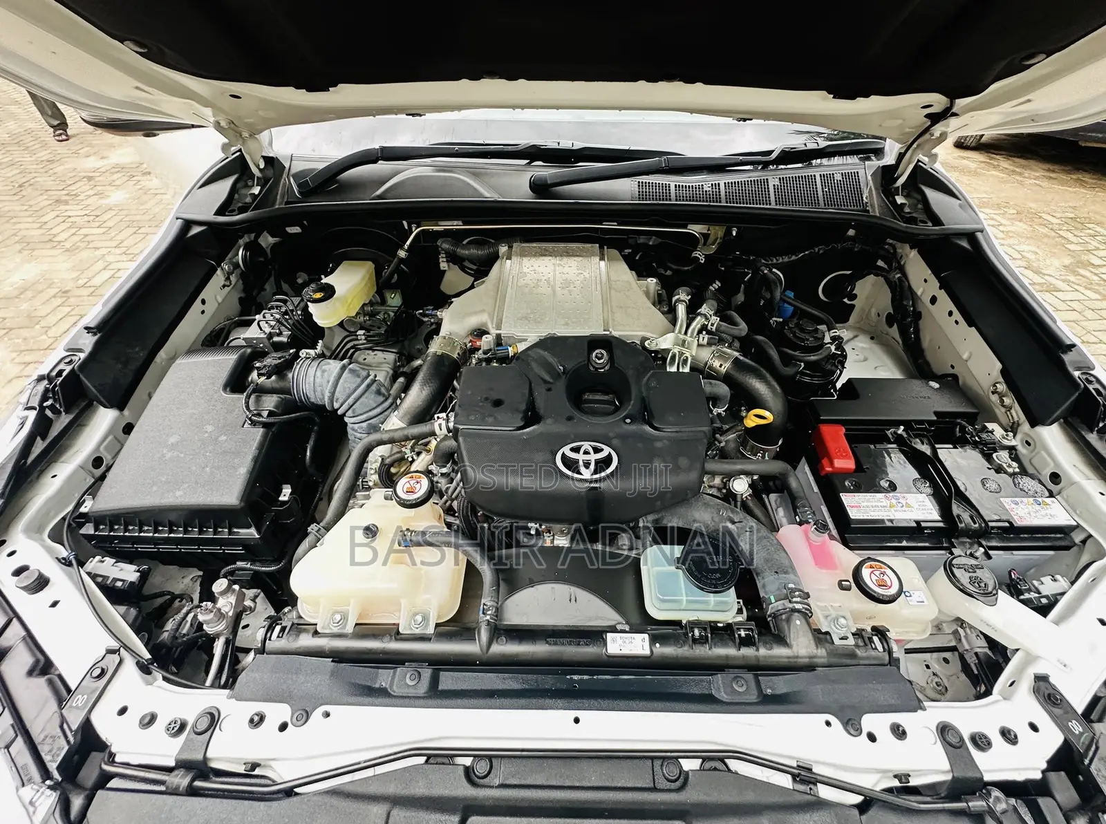 Toyota Hilux 2024 White