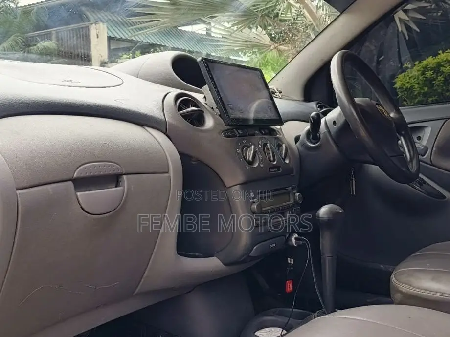 Toyota Vitz 2004 Gold