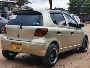 Toyota Vitz 2004 Gold