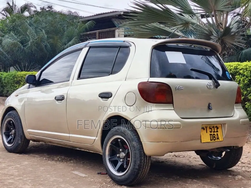 Toyota Vitz 2004 Gold
