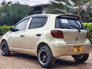 Toyota Vitz 2004 Gold