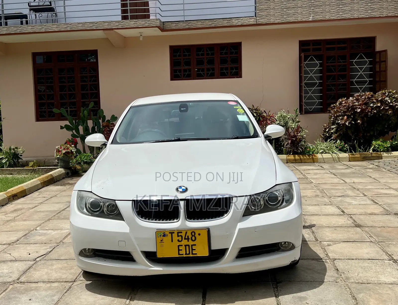 BMW 3 Series 320i RWD 2010 White