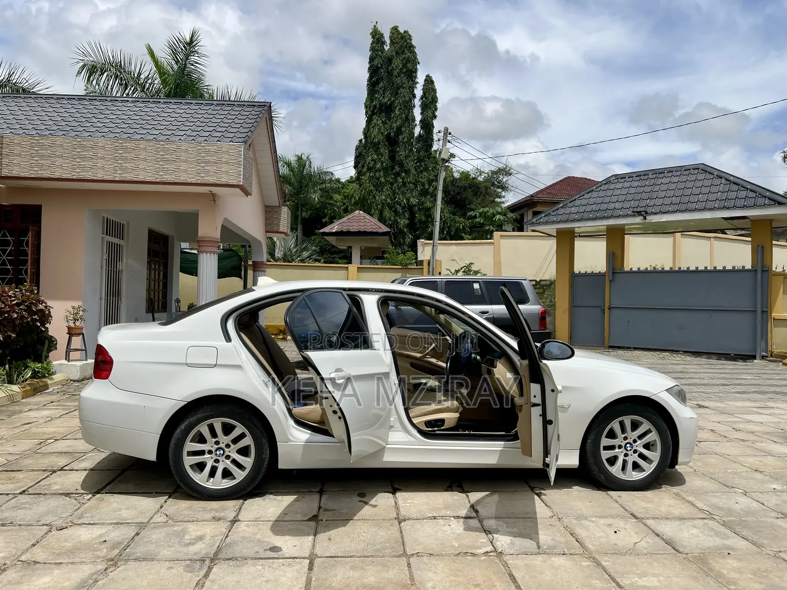 BMW 3 Series 320i RWD 2010 White