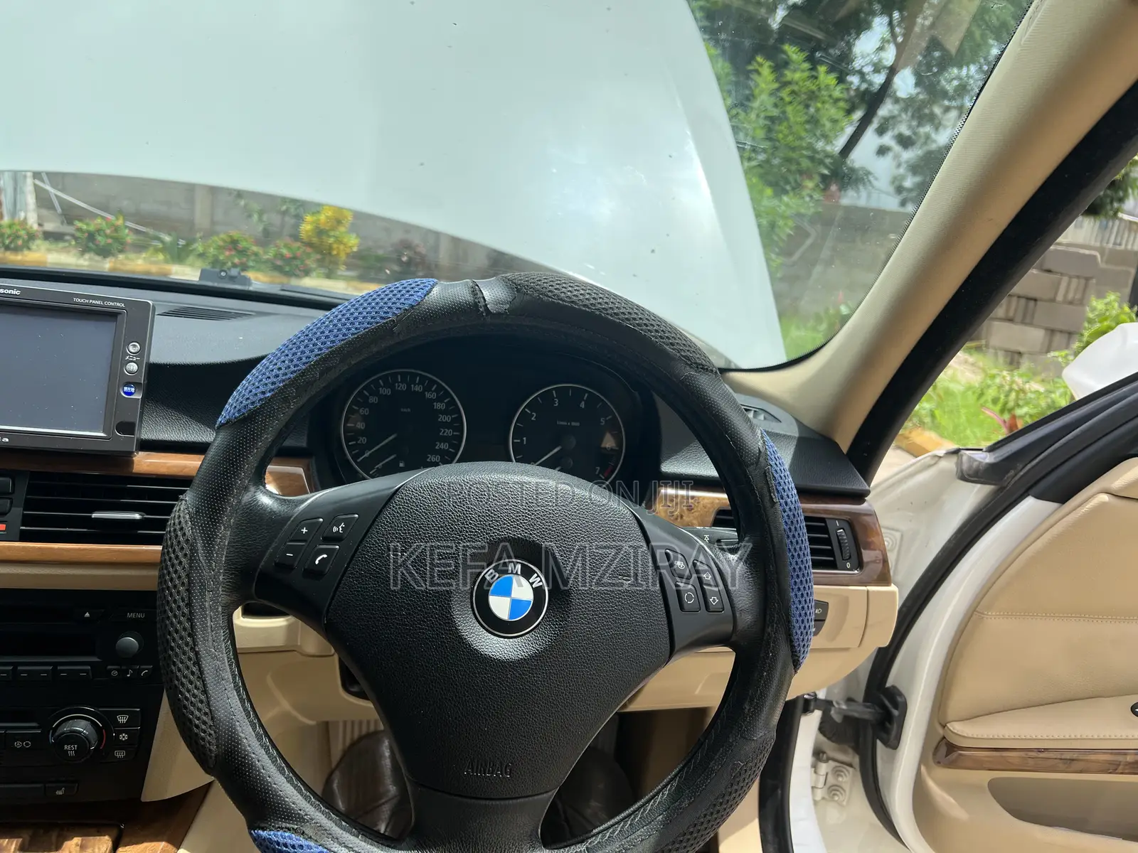 BMW 3 Series 320i RWD 2010 White