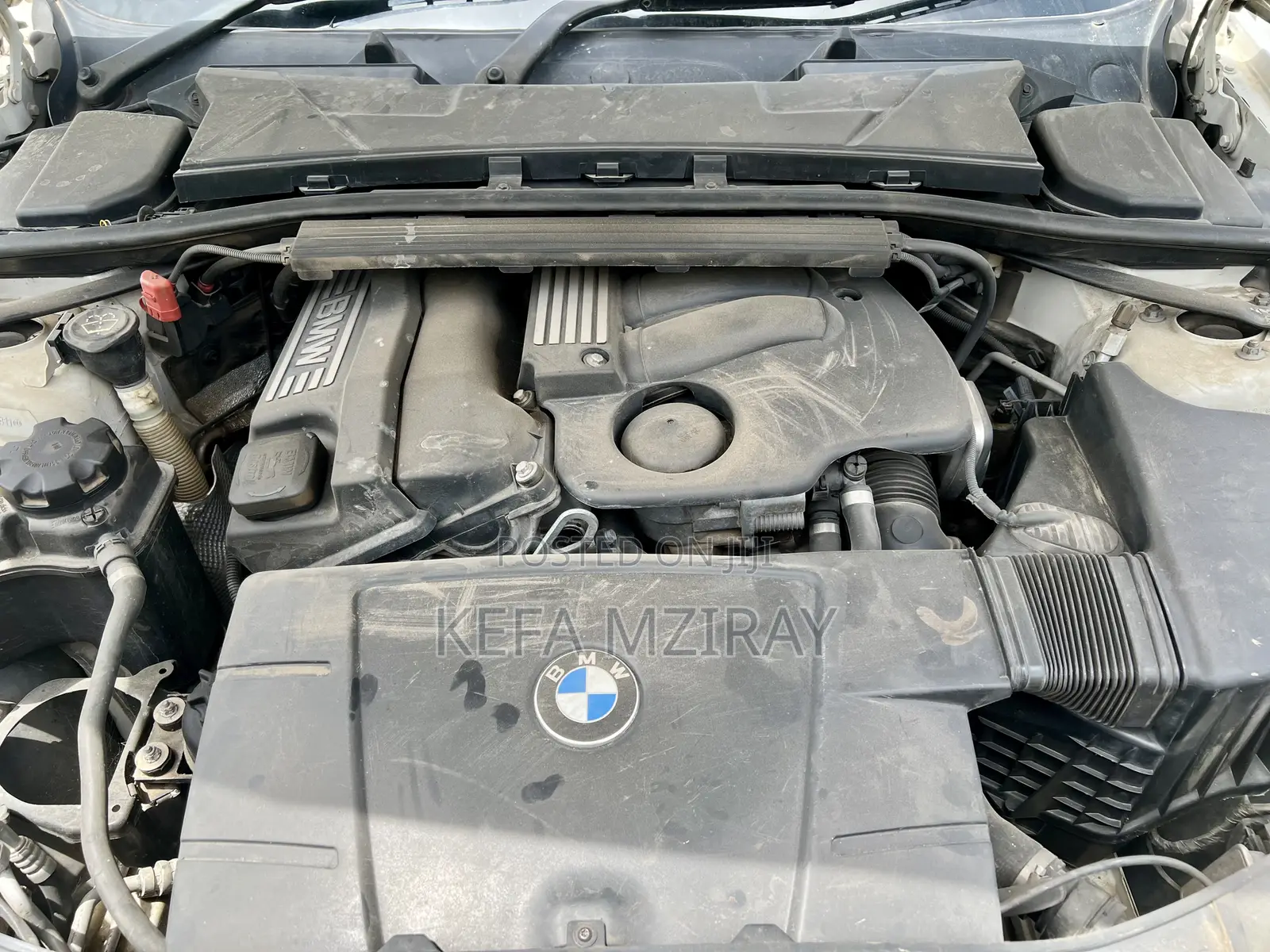 BMW 3 Series 320i RWD 2010 White