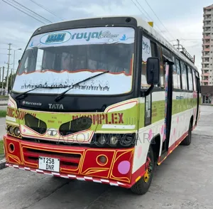 Tata Starbus Ultra Skool 1998 White