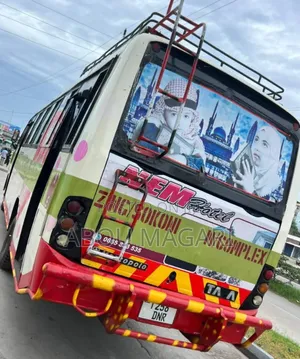 Tata Starbus Ultra Skool 1998 White