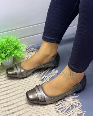 Flat Ladies Shoes