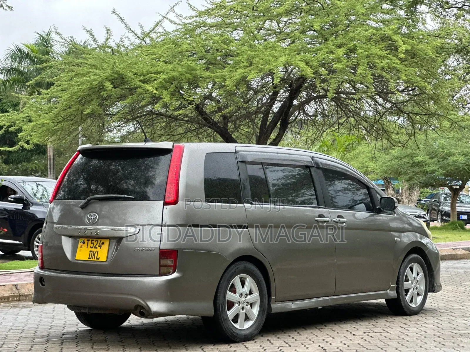 Toyota ISIS 2006 Gray