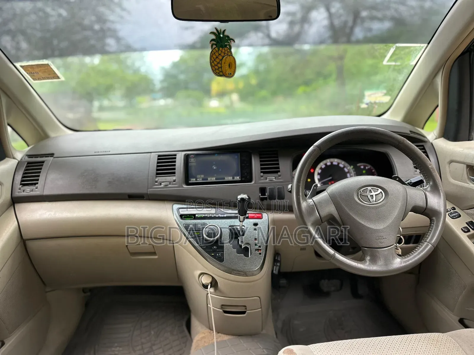 Toyota ISIS 2006 Gray
