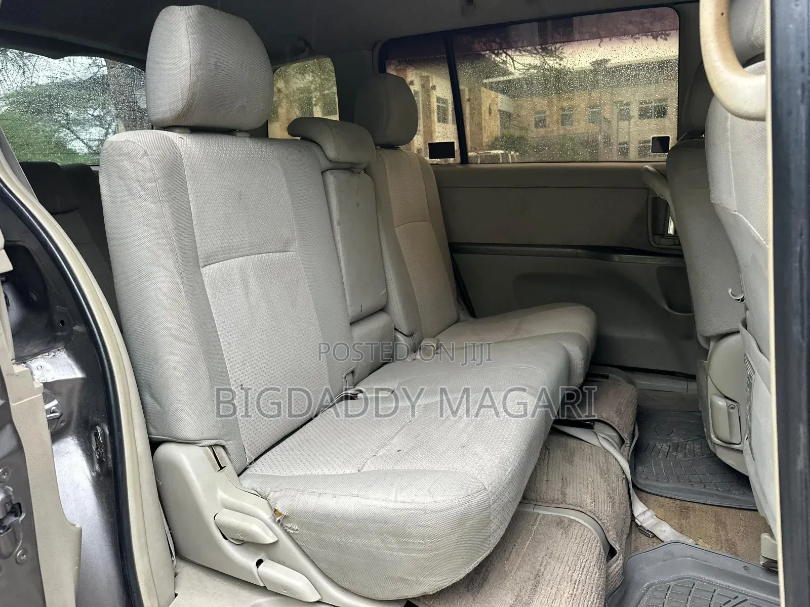 Toyota ISIS 2006 Gray