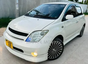 Toyota IST 2005 White