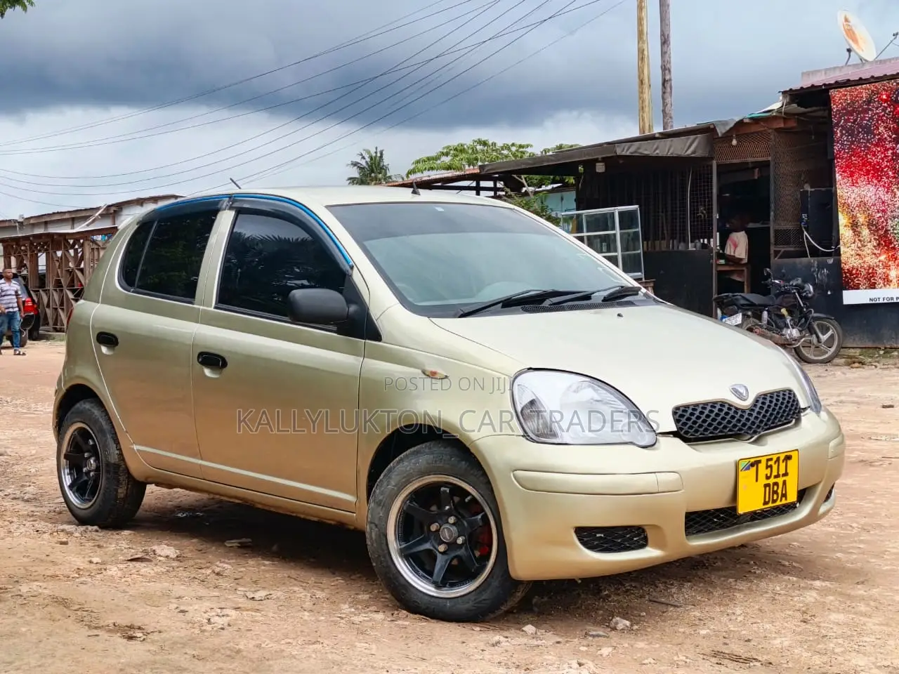 Toyota Vitz 2004 Gold