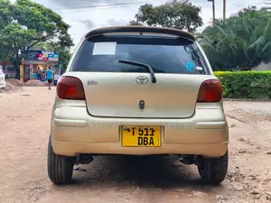 Toyota Vitz 2004 Gold