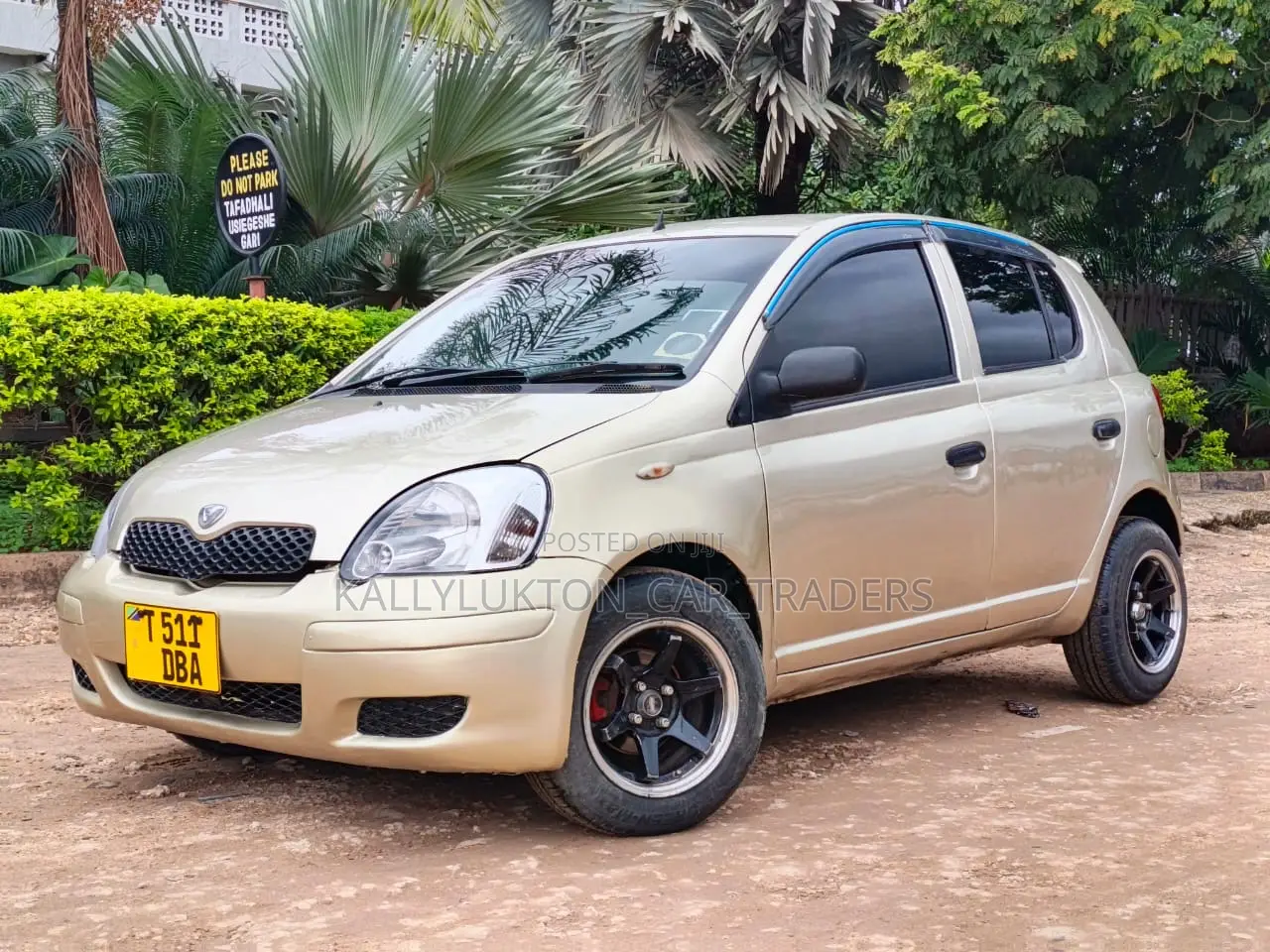 Toyota Vitz 2004 Gold
