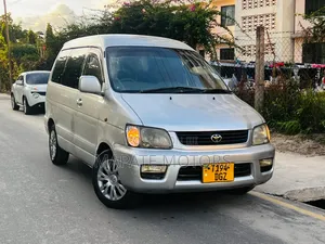 Toyota Noah 2.0 AWD (8 Seater) 2001 Silver