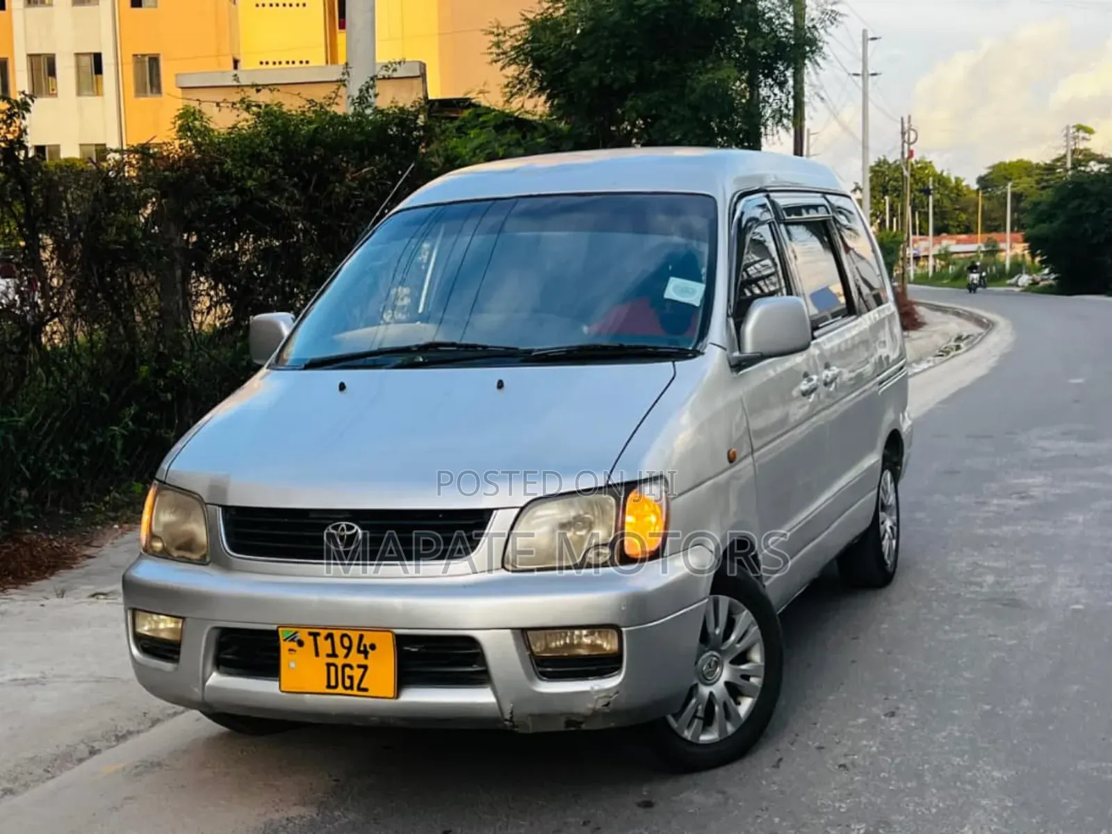 Toyota Noah 2.0 AWD (8 Seater) 2001 Silver