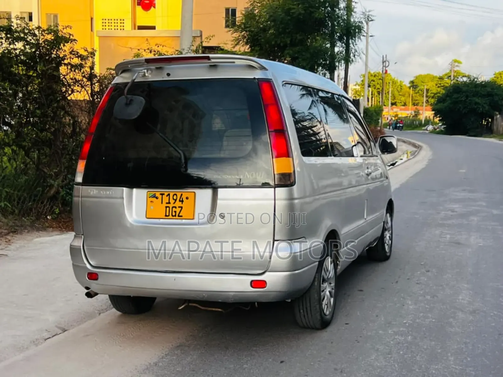 Toyota Noah 2.0 AWD (8 Seater) 2001 Silver