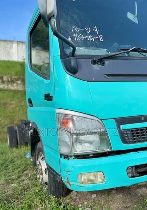 Mitsubishi Fuso 6d61 2004 Blue