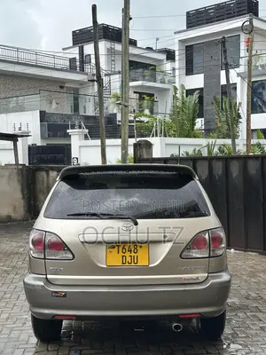 Toyota Harrier 2001 Gold