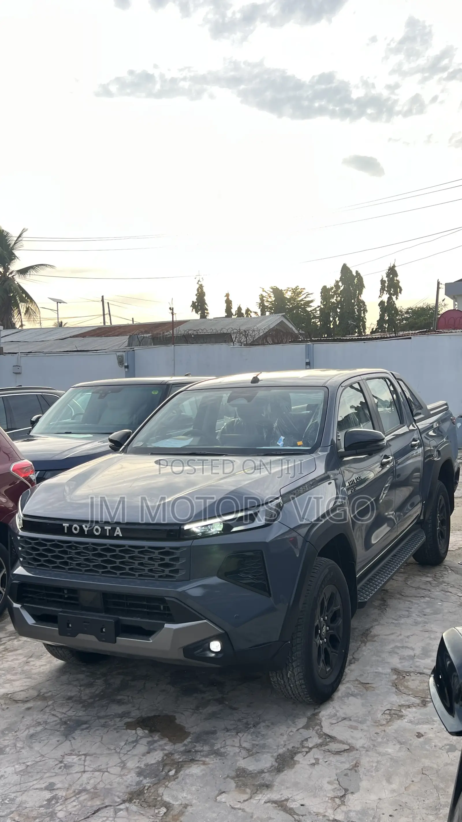 New Toyota Hilux 2025 Gray