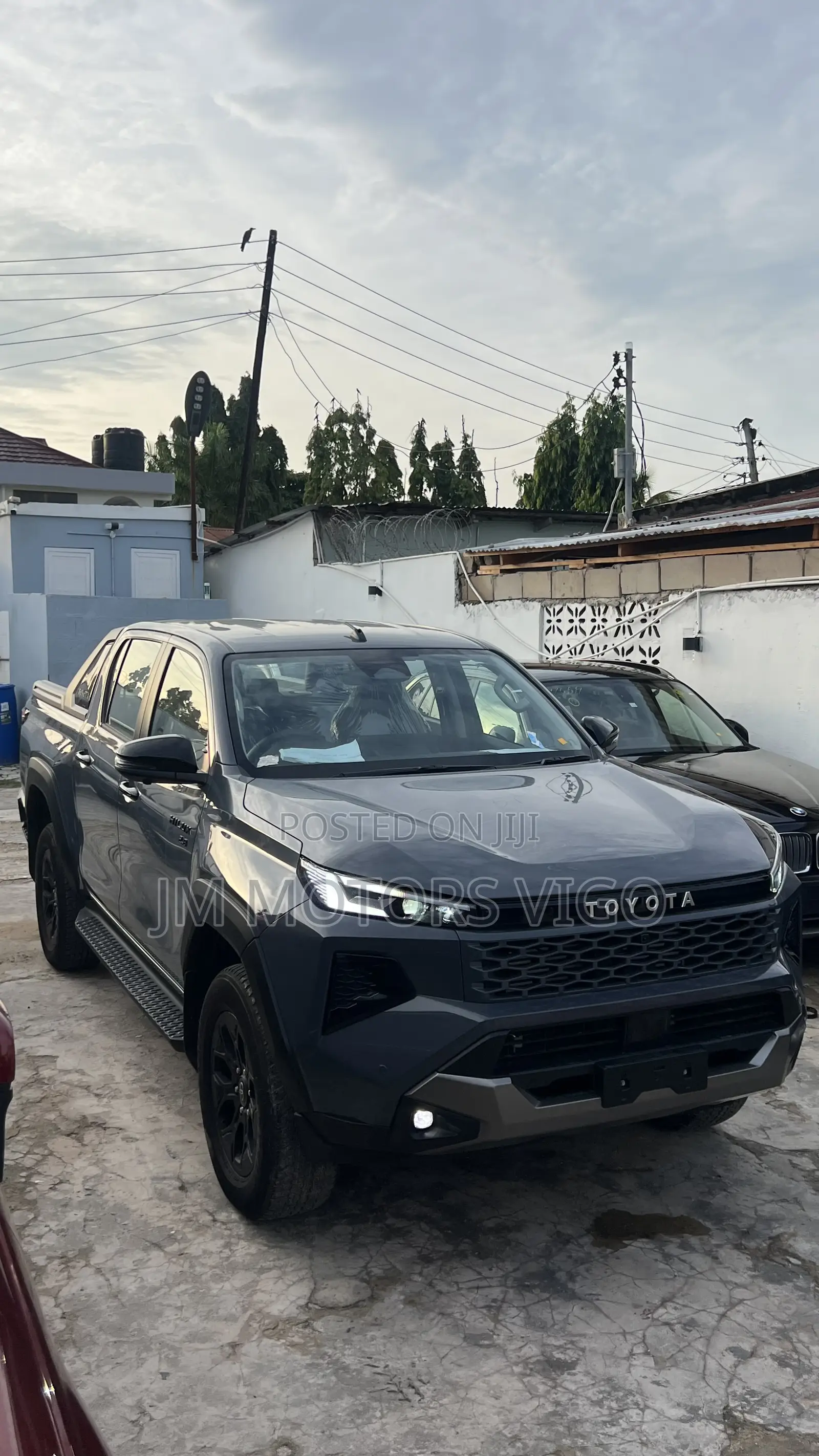 New Toyota Hilux 2025 Gray