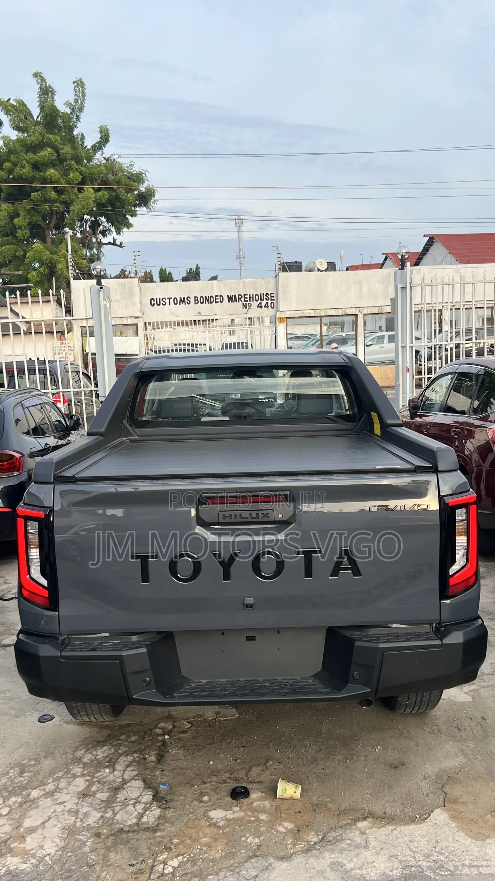 New Toyota Hilux 2025 Gray